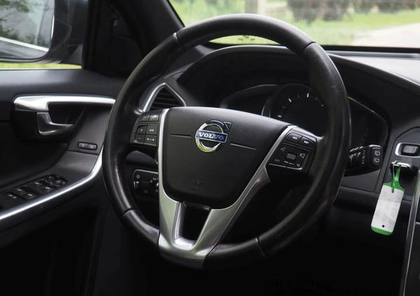Volvo XC 60 cena 59900 przebieg: 237400, rok produkcji 2015 z Sanok małe 742